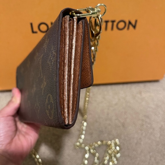 Louis Vuitton wallet crossbody - Picture 4 of 10